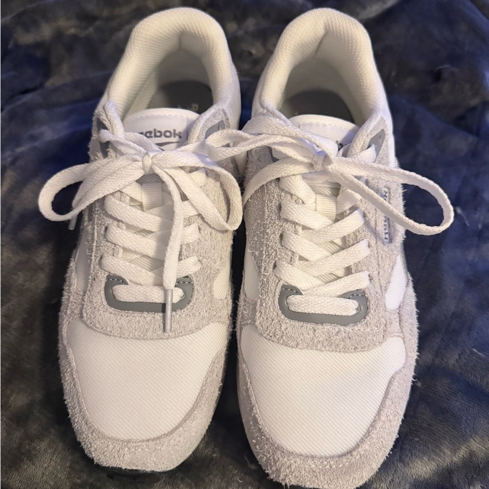 Reebok White and Gray Sneakers 7.5